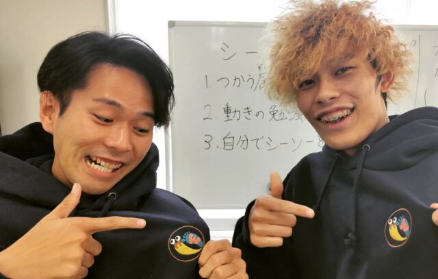 スクールのオリジナルパーカーができました！

ロゴの刺繍は @matsuya.hyuga さんにお願いしました！
ありがとうございます！

張り切って授業やっていきますよ〜！！

#プログラミング
#プログラミング教室 
#helloworld
#日向市
#宮崎県
#梅田制作